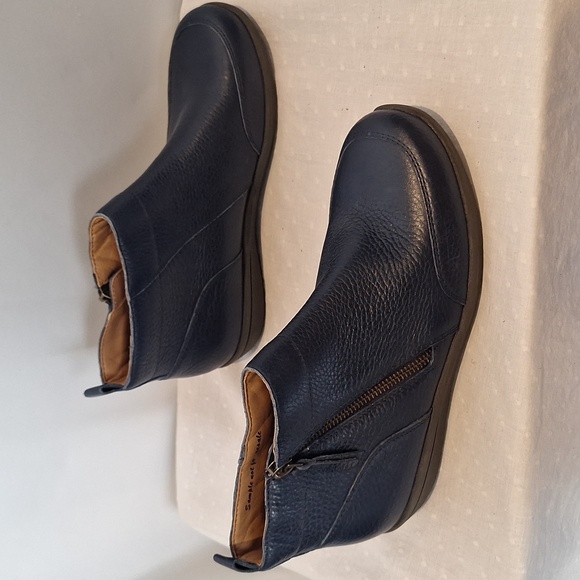 Vionic Magnolia Lois Chukka ***Sample Women's Blue Leather Ankle Bootie - Picture 3 of 8